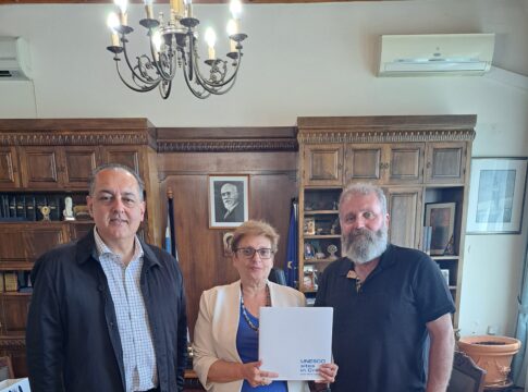 Εθιμοτυπική επίσκεψη του Προέδρου του Παγκοσμίου Συμβουλίου Κρητών στην Αντιπεριφερειάρχη Ρεθύμνης