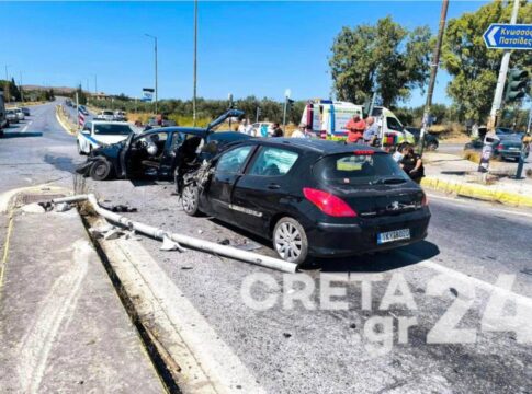 Ηράκλειο: Σφοδρή σύγκρουση τριών οχημάτων – Ένας τραυματίας