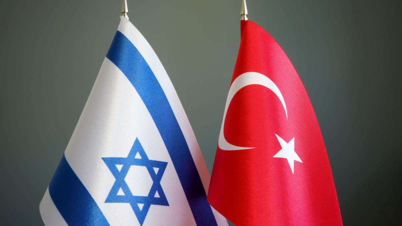 Ισραήλ: μεσίστια η σημαία στην πρεσβεία της Τουρκίας