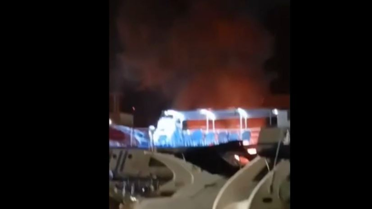 Κεφαλλονιά: Στις φλόγες τυλίχθηκε σκάφος στο Αργοστόλι