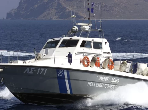 Κρήτη: Πυρκαγιά σε σκάφος που μετέφερε τουρίστες