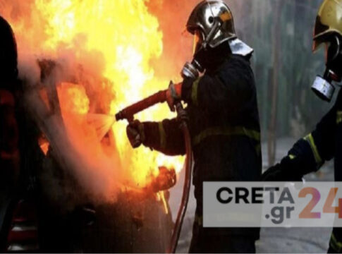 Κρήτη: Στις φλόγες τυλίχθηκαν δύο αυτοκίνητα