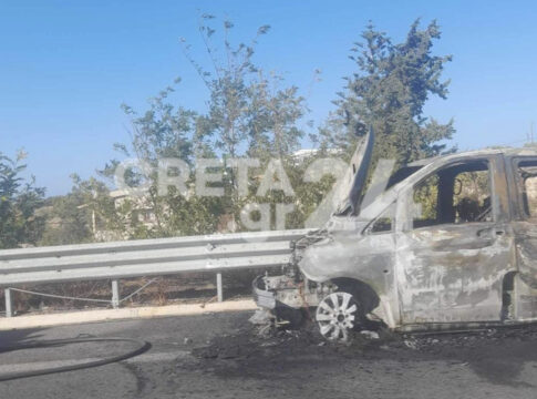 «Λαμπάδιασε» βαν στον ΒΟΑΚ