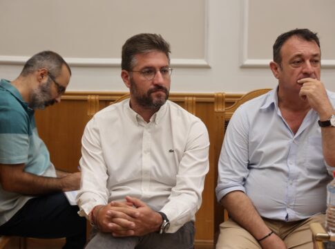 Μεν. Μποκέας : «Απαραίτητο για τους δήμους το τέλος ανθεκτικότητας. Να υπάρξει σαφής αναφορά για την απομάκρυνση οχλουσών δραστηριοτήτων από τις τουριστικές περιοχές»