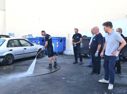 Σε καθαρισμό όλων των κάδων απορριμμάτων προχωρά η Υπηρεσία Καθαριότητας του Δήμου Μαλεβιζίου
