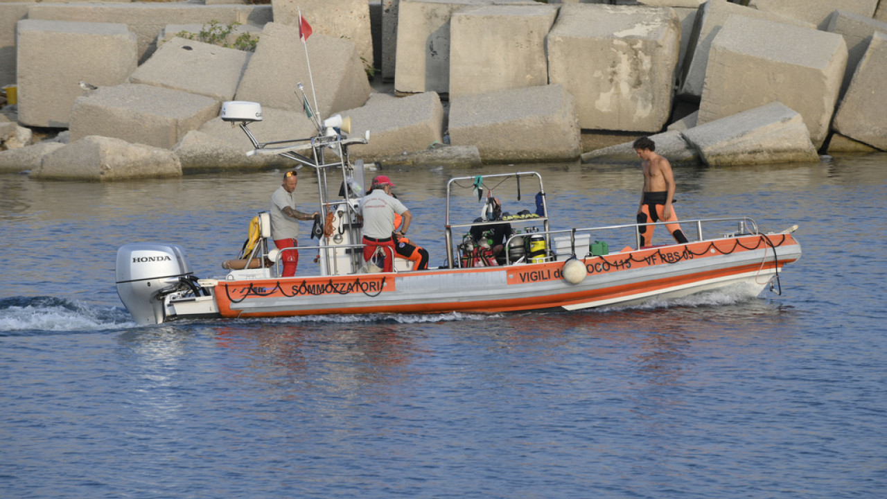 Σενάρια για την ταυτότητα των δύο σορών που ανασύρθηκαν από το ναυάγιο του Παλέρμο - Οι 6 αγνοούμενοι