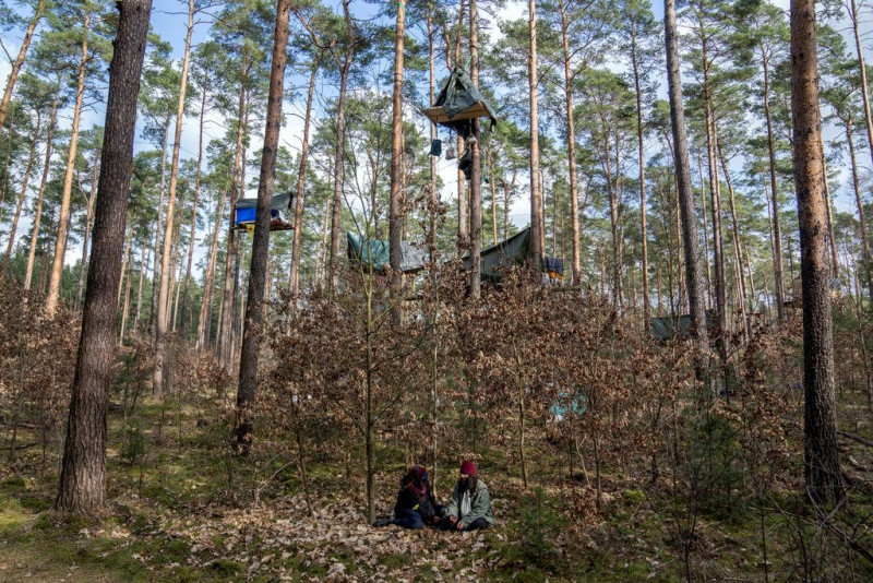 τεσλα διαδηλωτες 