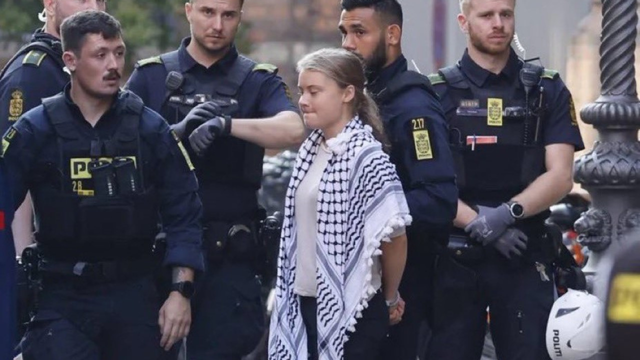 Greta Thunberg: Η νεαρή ακτιβίστρια συνελήφθη σε διαδήλωση στη Δανία