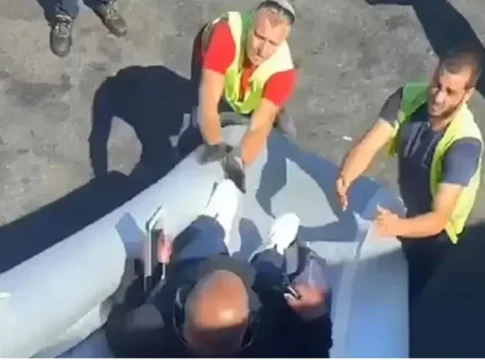 Hράκλειο: Η στιγμή που οι επιβάτες εγκαταλείπουν το αεροσκάφος μετά την έκρηξη