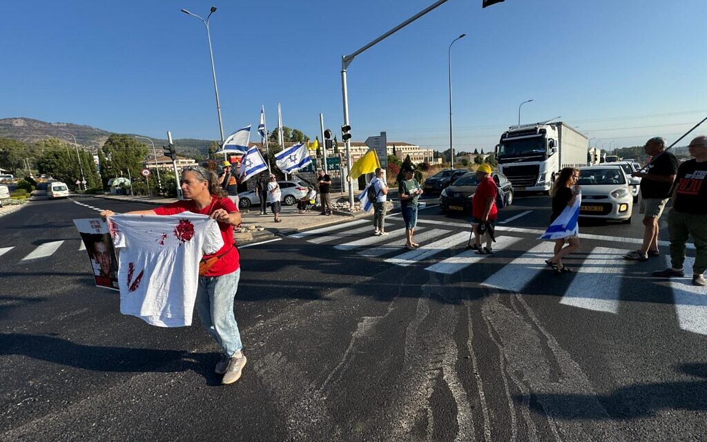 Protesters demanding a deal to release the hostages block a road in the northern town of Rosh Pina, September 2, 2024. (Ori Yaffe/Pro-Democracy Protest Movement)