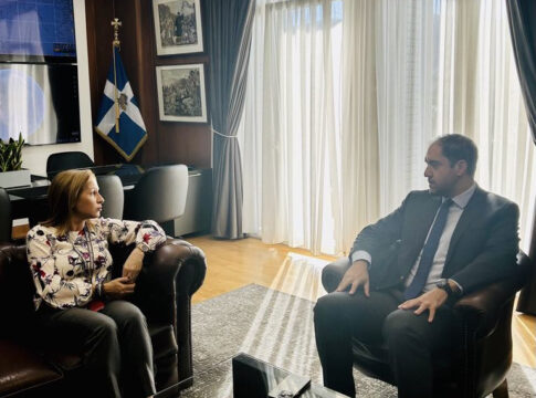 Με τον Υφυπουργό Εθνικής Άμυνας n συναντήθηκε η Γραμματέας Αποκεντρωμένης Διοίκησης Κρήτης