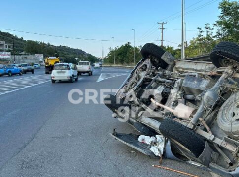 Σοκαριστικές εικόνες: Σφοδρή σύγκρουση τριών οχημάτων στο Ηράκλειο – Τρεις τραυματίες, ο ένας σοβαρά