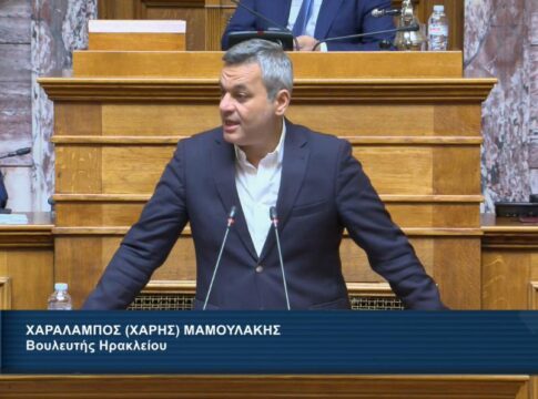 Στη Βουλή η διαμαρτυρία των επαγγελματιών οδηγών ΤΑΞΙ από τον Χάρη Μαμουλάκη