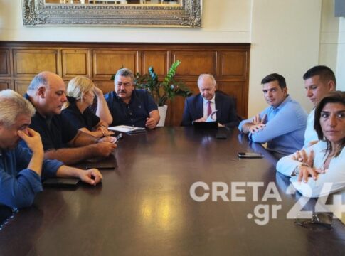 Στην Αντιπεριφέρεια Χανίων ο Στέφανος Γκίκας: Στο επίκεντρο οι λιμενικές υποδομές και η λειψυδρία