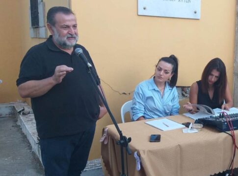 Στην παρουσίαση του 7ου τεύχους του περιοδικού του Συλλόγου Μικρασιατών και Φίλων Καρδουλιανού ο Βασίλης Κεγκέρογλου