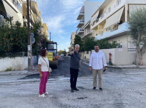 Στις εργασίες ασφαλτόστρωσης στην περιοχή του Μασταμπά ο Δήμαρχος Ηρακλείου