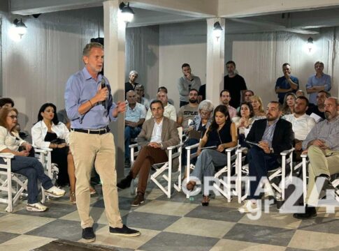 Στο Ηράκλειο ο Παύλος Γερουλάνος – Συνομιλεί με πολίτες ενόψει των εσωκομματικών εκλογών του ΠΑΣΟΚ