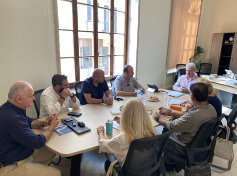 Συνάντηση για τη δημιουργία πεζοδρομίων και χώρων δωρεάν στάθμευσης στις γειτονιές του Ηρακλείου