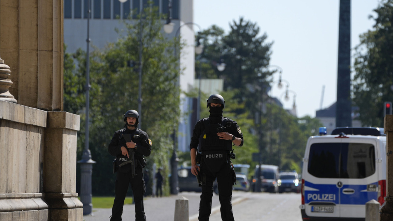 «Τρομοκρατική ενέργεια» η επίθεση ενόπλου εναντίον αστυνομικών στο Μόναχο