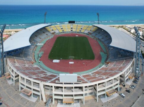 Ξεκινά η απομάκρυνση του ανατολικού στεγάστρου του Παγκρητίου Σταδίου