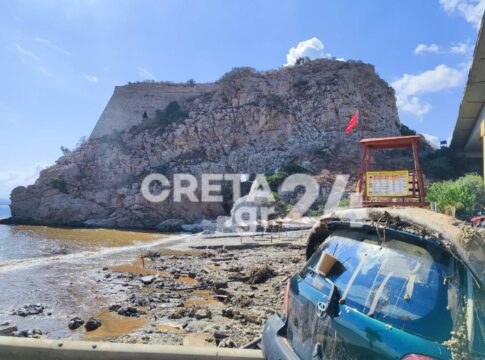 «Ξύπνησαν» μνήμες στο Παλαιόκαστρο – Πλημμύρισαν οι δρόμοι και παρασύρθηκαν αυτοκίνητα