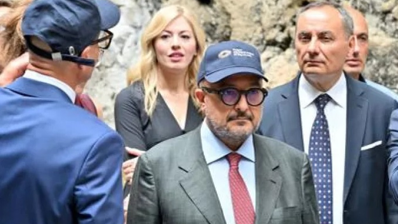 «Υπάρχουν άτομα που εκβιάζουν τον υπουργό Πολιτισμού» λέει η ιταλίδα influencer