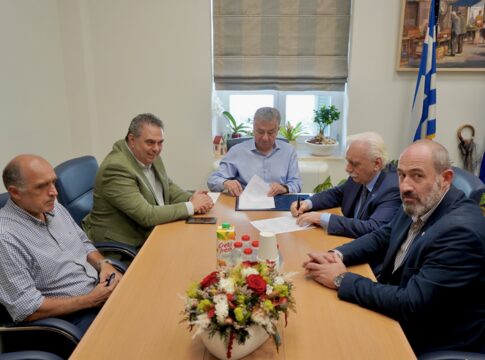 Υπογράφηκε μνημόνιο συνεργασίας της Περιφέρειας Κρήτης με τον Ελληνικό Ερυθρό Σταυρό