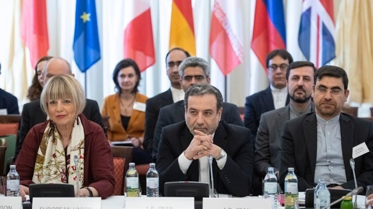 Αμπάς Αραγτσί: Το Ιράν “δεν έχει κόκκινες γραμμές” όταν πρόκειται να υπερασπιστεί το λαό του