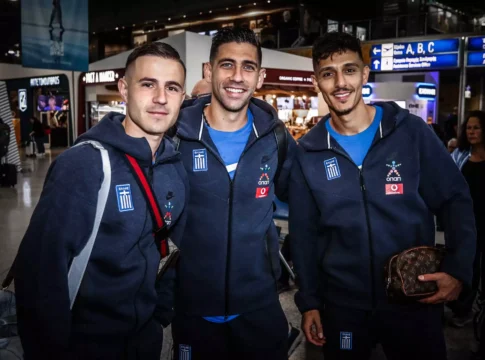 Αγγλία – Ελλάδα: Πέταξε για Λονδίνο η γαλανόλευκη