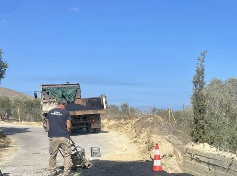 Δ. Χερσονήσου: Αποκαθίστανται οι ζημιές που προκάλεσαν στους δρόμους οι θεομηνίες του 2022