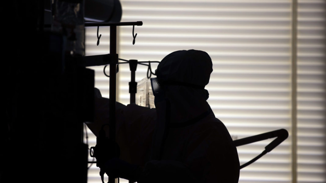 ΕΟΔΥ: 613 νέες εισαγωγές με COVID-19, 6 νέες διασωληνώσεις, 17 θάνατοι