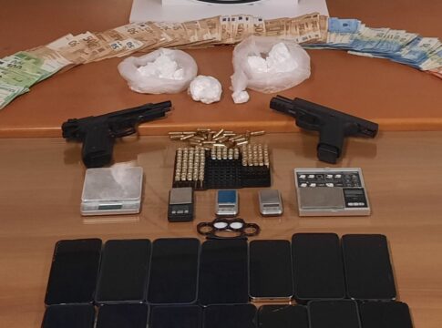 Ηράκλειο: «Έφοδος» αστυνομικών στα σπίτια μελών συμμορίας που «έσπρωχνε» ναρκωτικά – 11 συλλήψεις