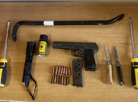 Ηράκλειο: Είχε στο αυτοκίνητο όπλο, μαχαίρια και taser