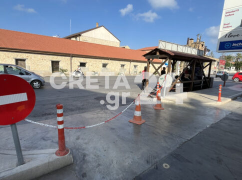 Ηράκλειο: Με αεροδιακομιδή στο ΚΑΤ ο άνδρας που αυτοπυρπολήθηκε σε βενζινάδικο