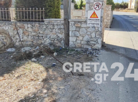 Kρήτη: Άγιο είχε η οδηγός που «καρφώθηκε» σε τοίχο