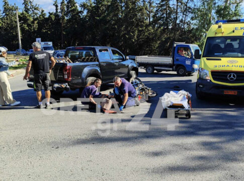 Kρήτη: Σύγκρουση δίκυκλου με αγροτικό – Στο νοσοκομείο μια γυναίκα