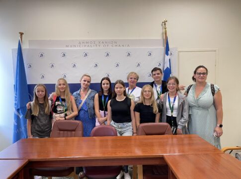 Μαθητές και εκπαιδευτικοί από τη Γερμανία στο Δημαρχείο Χανίων