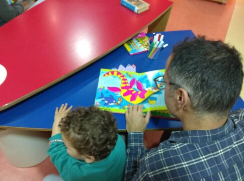 «Με το μωρό μου στη Βιβλιοθήκη»: Κάθε Δευτέρα στην Παιδική – Εφηβική Βιβλιοθήκη του Δημοτικού Κήπου Xανίων