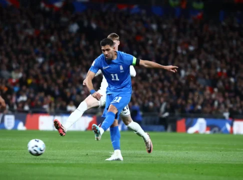 Ο Τάσος Μπακασέτας δέχτηκε σαΐτα στο πρόσωπο κατά την διάρκεια του Αγγλία – Ελλάδα