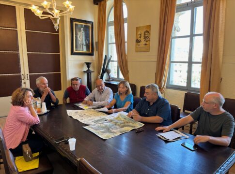 Oι μελέτες για τα ώριμα έργα στον Δήμο Σφακίων στο επίκεντρο σύσκεψης στην Αντιπεριφέρεια Χανίων