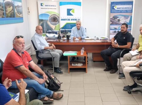 Συνάντηση Διευθύνοντος Συμβούλου Ο.Α.Κ. Α.Ε. με Δήμαρχο Σφακίων – Στο επίκεντρο οι «υδάτινοι πόροι» στα Σφακιά