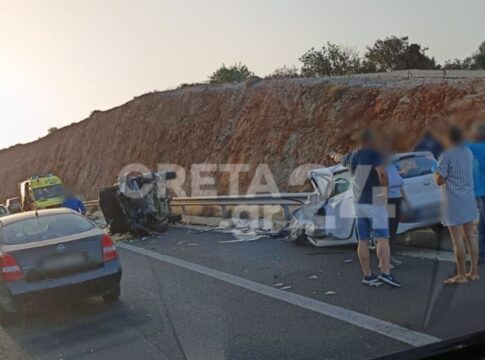 Θανατηφόρο τροχαίο στον ΒΟΑΚ – Μια νεκρή και τραυματίες μετά από σφοδρή σύγκρουση αυτοκινήτων