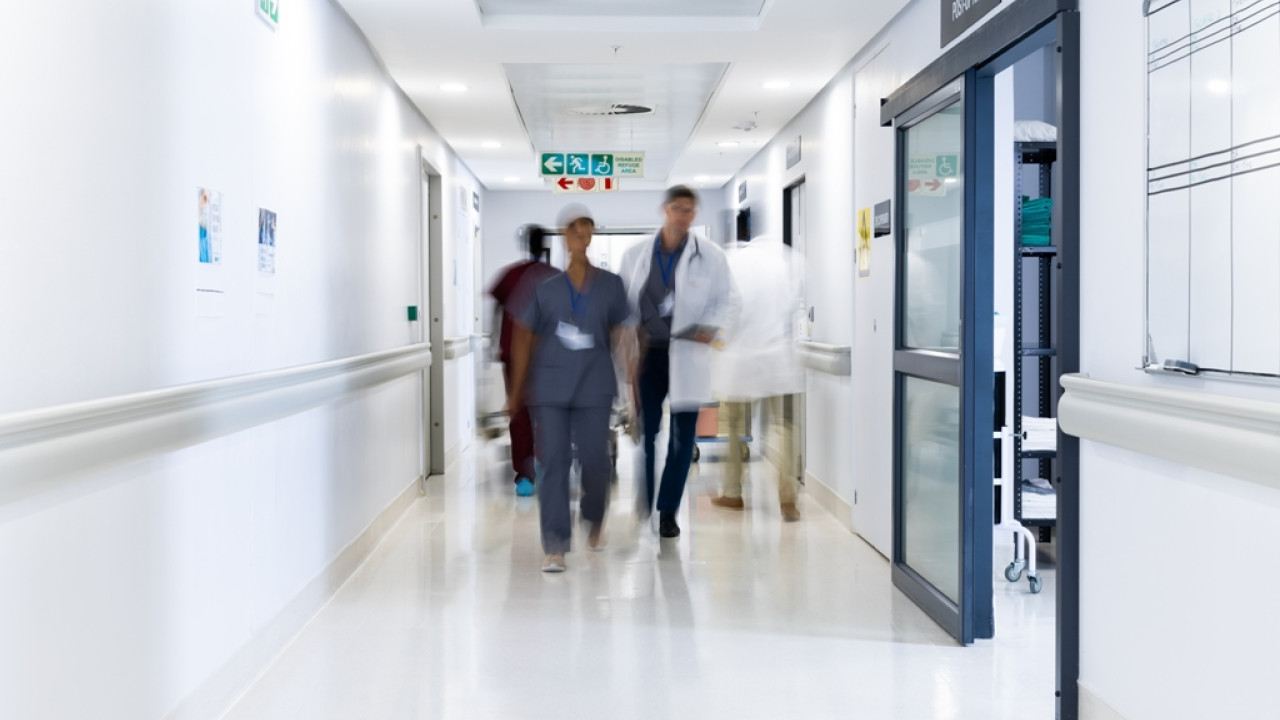 Θεμιστοκλέους: 4.000 θέσεις μόνιμου και επικουρικού προσωπικού στο ΕΣΥ