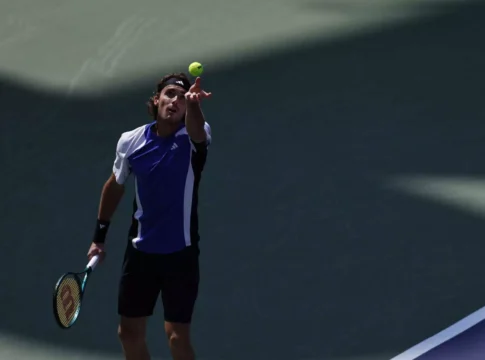 Τσιτσιπάς – Μουλέρ 2-0: Ο Έλληνας τενίστας έκλεισε ραντεβού με τον Μεντβέντεφ στους «16» της Σαγκάης