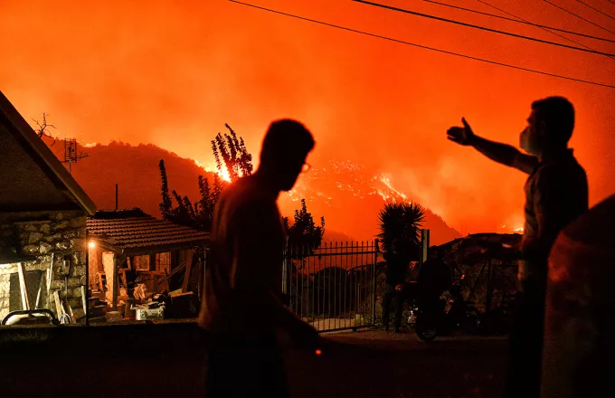 Ξυλόκαστρο: Κλειστά και αύριο όλα τα σχολεία εξαιτίας της φωτιάς