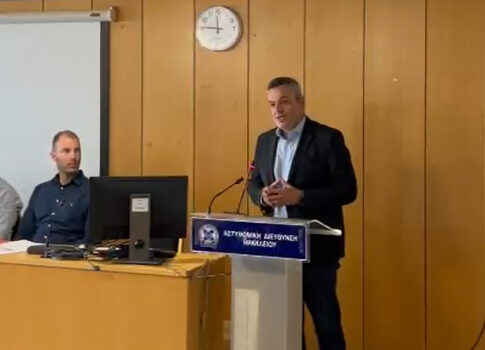 Υπάρχει διαθέσιμος δημοσιονομικός χώρος για να ικανοποιηθούν τα αιτήματα των ενστόλων, επισημαίνει ο Χάρης Μαμουλάκης