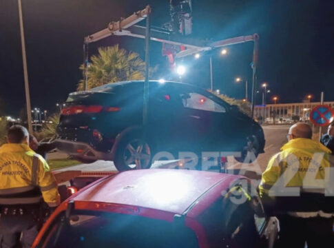 Αεροδρόμιο Hρακλείου: Γερανός «σήκωσε» τα παρκαρισμένα αυτοκίνητα από τον αγωγό ομβρίων