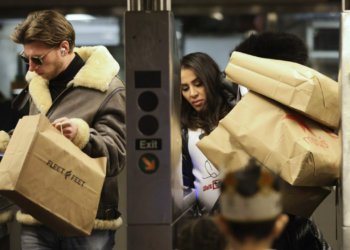 Black Friday: Στις ΗΠΑ  ξόδεψαν 10,8 δισεκατομμύρια δολάρια σε διαδικτυακές αγορές
