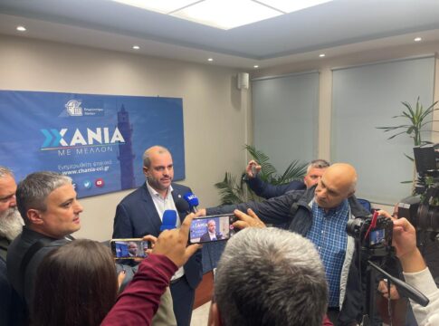 Χανιά: «Επιμελητήριο με Μέλλον» – Παρουσίασε τον συνδυασμό του ο Αντώνης Ροκάκης