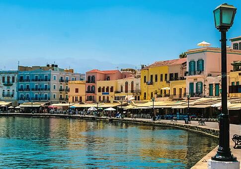 Χανιά: Ξεκινούν οι αιτήσεις για την τοποθέτηση τραπεζοκαθισμάτων και εμπορευμάτων στη χερσαία λιμενική ζώνη